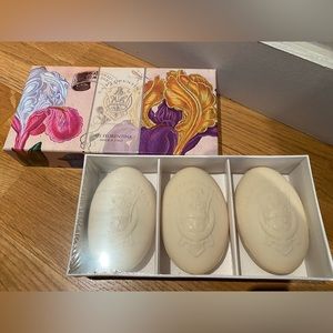 NWT La Florentina Boxed set of 3 Soaps in Iris Florentina
